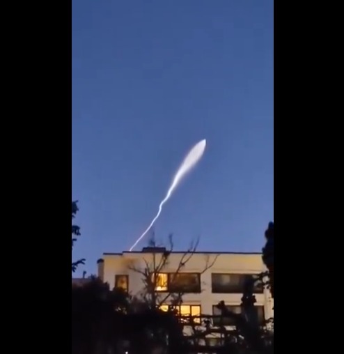 Alerta no Oriente Médio: Irã lança míssil supersônico, Israel reage