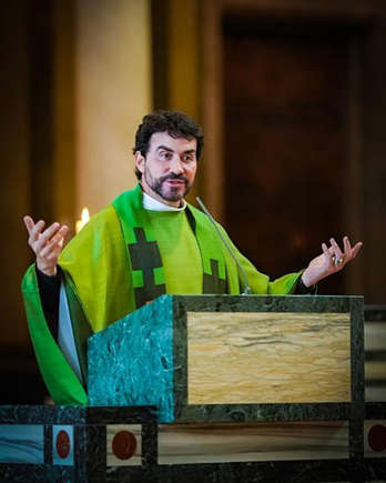 padre F&aacute;bio de melo