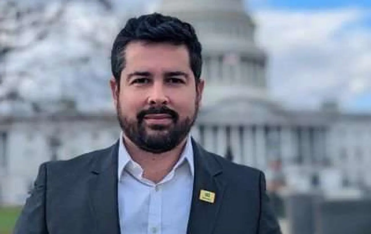 Pressão Externa na Política Nacional: O Papel de Influenciadores e a Reação do Congresso