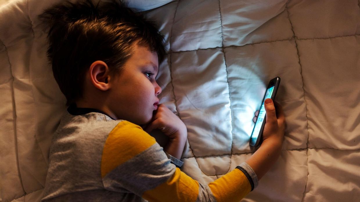 Algoritmos e a Exposição de Crianças: Entenda o Papel da Tecnologia na Adultização Digital